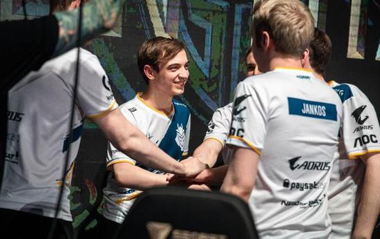 iQOO Z11系列即将发布 9020mAh电池与165Hz电竞屏引发关注